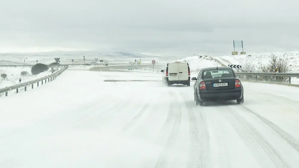 Casi 350 kilómetros de carreteras de Teruel están afectados por la nieve