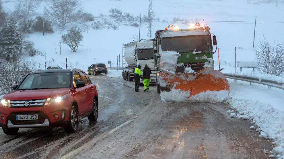 Más de 1.600 kilómetros de vías del norte peninsular afectados por la nieve