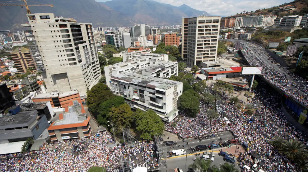 Una Venezuela dividida se mide en un pulso en las calles entre Guidó y Maduro