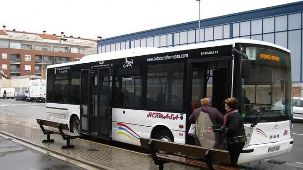 El servicio de bus urbano llega al barrio de Puerta de Soria.