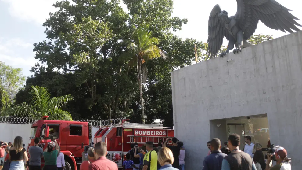 Los bomberos sofocaron las llamas en la ciudad deportiva del club carioca