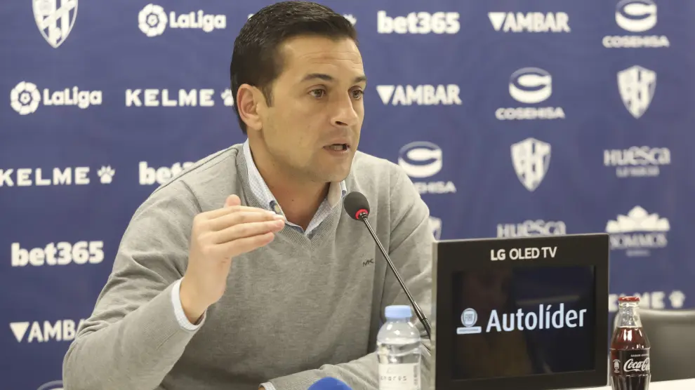 Francisco, técnico de la SD Huesca, durante una rueda de prensa.