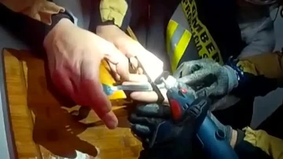 Un niño atrapado en una cerradura requiere la intervención de los bomberos