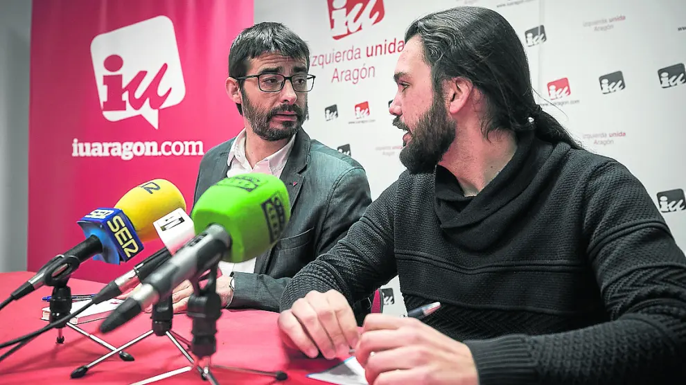 Álvaro Sanz, coordinador de IU-Aragón, y Jorge Sanz, secretario de Organización, este martes.