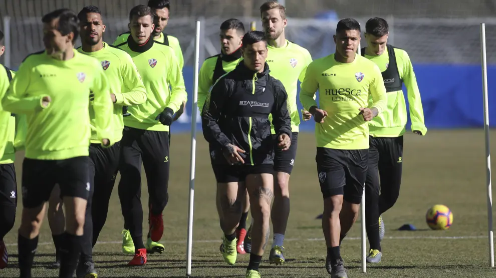 Los jugadores de la SD Huesca, durante un entrenamiento de esta semana.