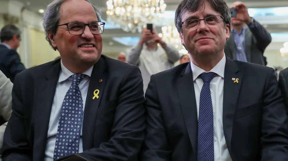 El presidente de la Generalitat de Cataluña, Quim Torra, y su predecesor, Carles Puigdemont.