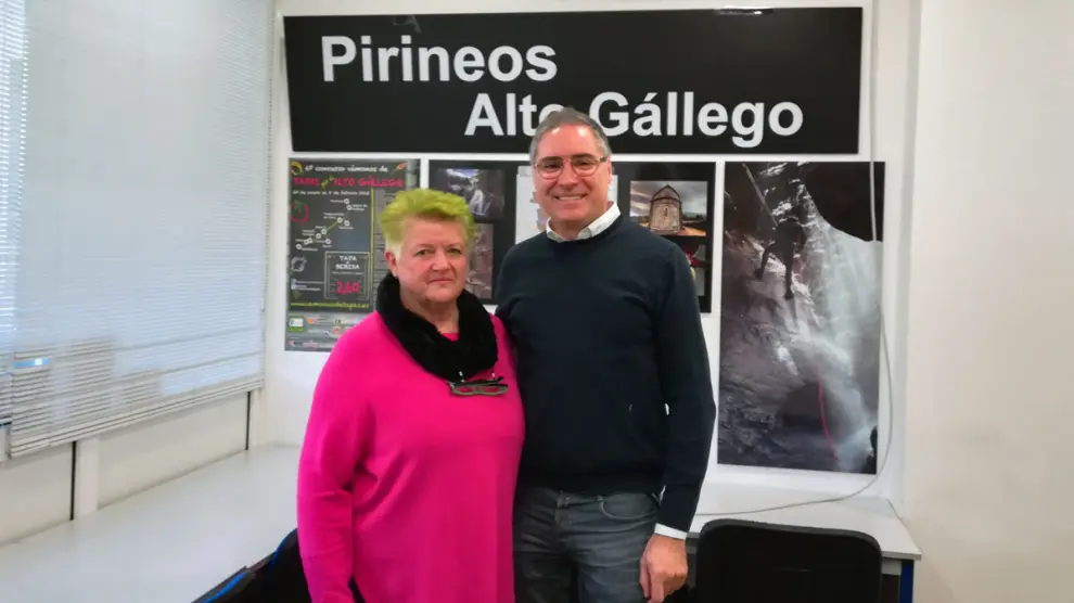 La presidenta de la asociación de empresarios Pirineos Alto Gállego y el presidente de la asociación provincial.