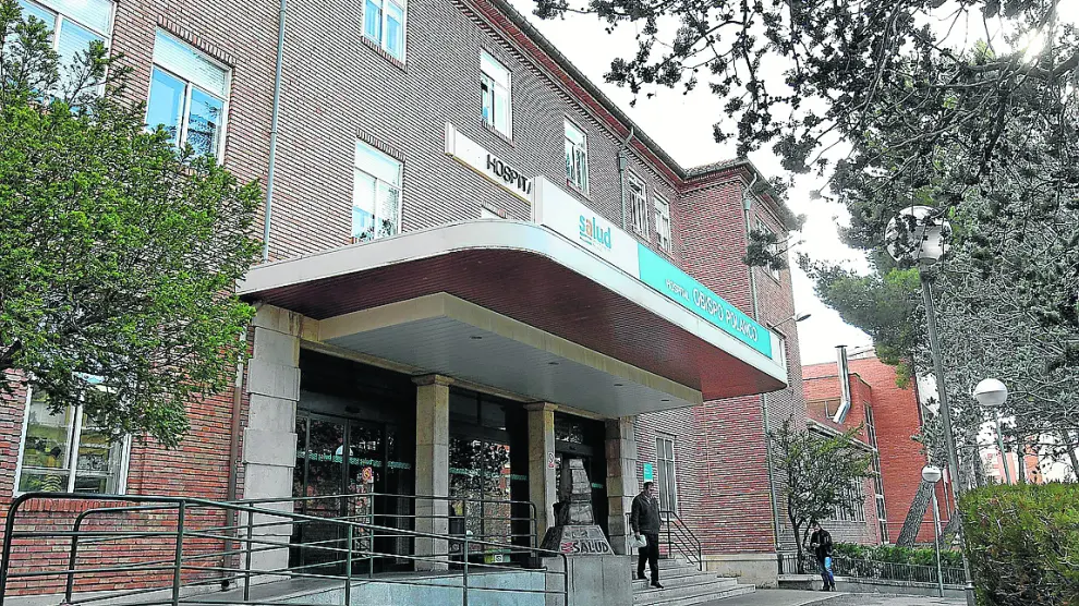 Acceso principal del edificio del hospital Obispo Polanco de la capital turolense.