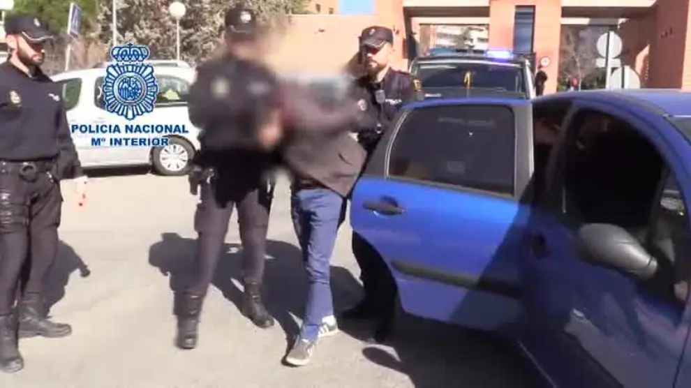 La Policía halla a una mujer descuartizada en tuppers y detiene a su hijo