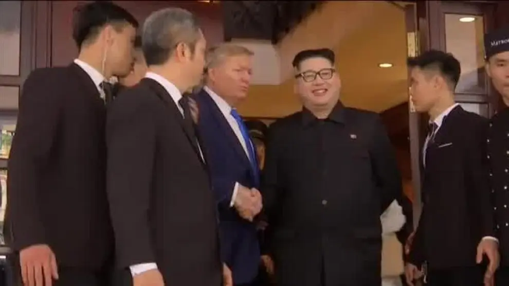 Los dobles de Donald Trump y Kim Jong-Un montan su propia cumbre en Vietnam