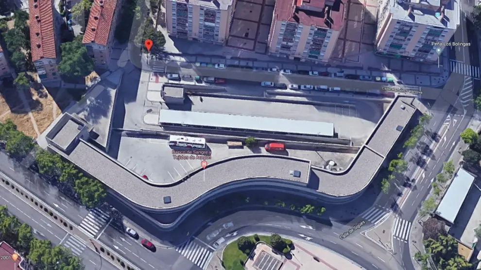 Calle Ramón Salanova y aparcamiento del Banco de Sangre de Aragón.