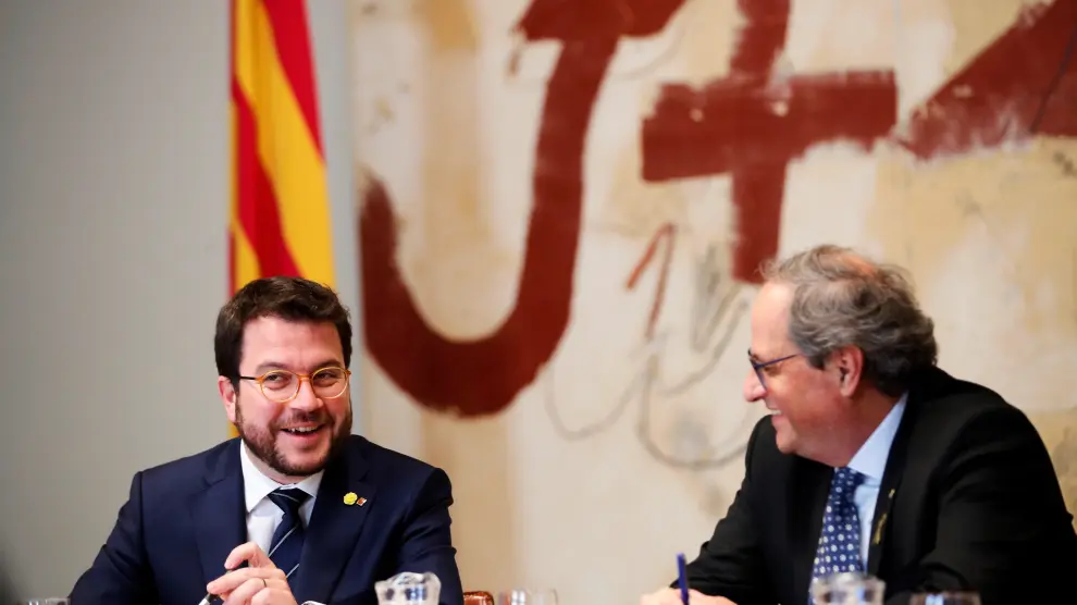 El vicepresidente de la Generalitat y conseller de Economía, Pere Aragonès, junto a Quim Torra.