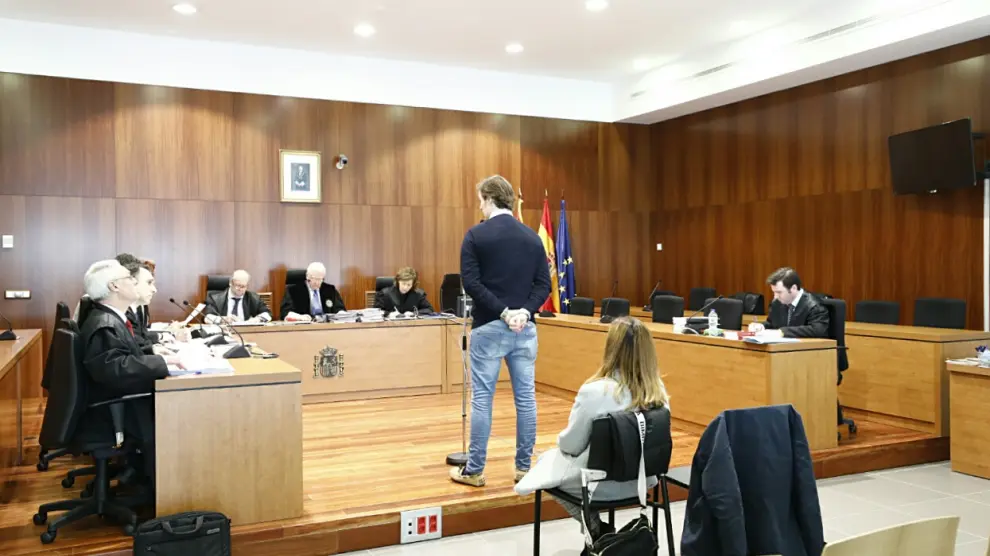 Los acusados, ayer, declarando en la Audiencia Provincial de Zaragoza.