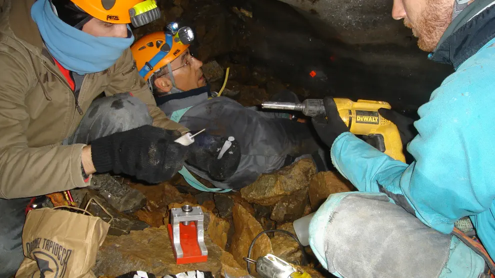 El trabajo en equipo es esencial para minimizar el tiempo de estancia en la cueva