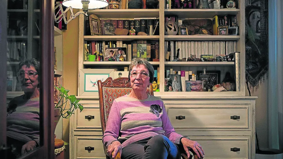 Carmen Navarro tiene a su madre, enferma de alzhéimer, en el llamado "limbo de la dependencia".