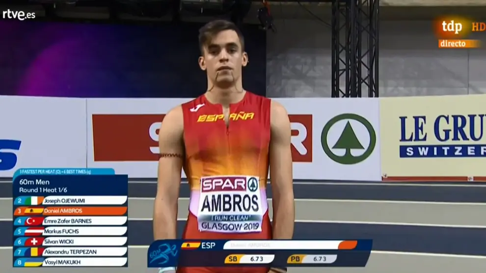 Daniel Ambrós, instantes antes de la carrera de 60 metros lisos en Glasgow.