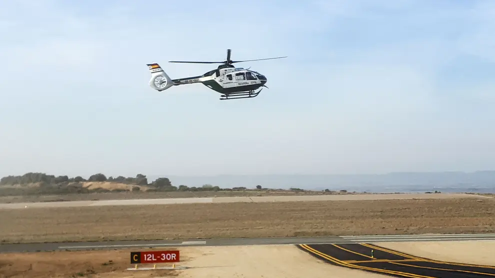 El helicóptero despegando de  su actual ubicación, el aeropuerto de Huesca