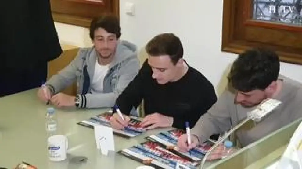 Cristian Álvarez, Daniel Lasure y Julián Delmás han firmado posteres este jueves en Espacio HERALDO.
