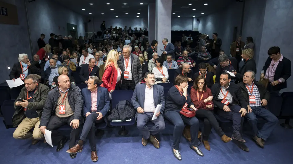 Sánchez Quero (tercero por la izquierda), ayer durante el comité provincial del PSOE
