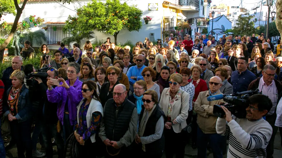 Concentración de repulsa por el crimen machista ocurrido anoche en Estepona (Málaga).