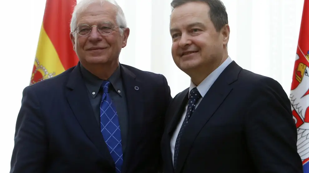 El ministro de Exteriores, Josep Borrell visita a su homólogo serbio Ivica Dacic