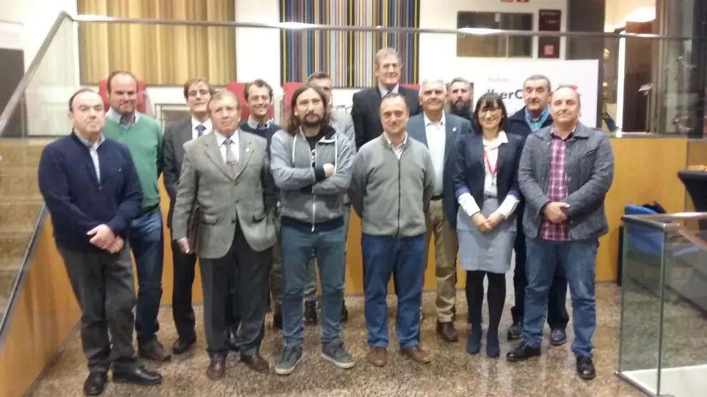 Representantes de federaciones, clubes, Ibercaja y Ayuntamiento, en la renovación del acuerdo para los trofeos