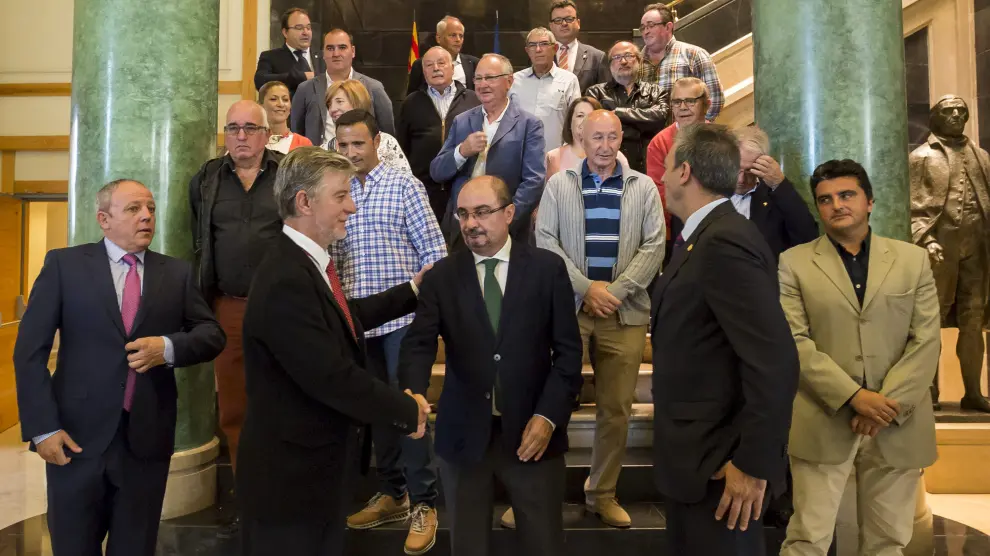 El presidente de Aragón, con los alcaldes de los municipios de la futura Comarca Central.