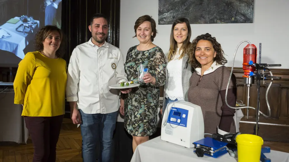 Laura Usón, David Boldova, Reyes Mallada, Isabel Ortiz y Marta Jiménez presentaron las nanotapas.