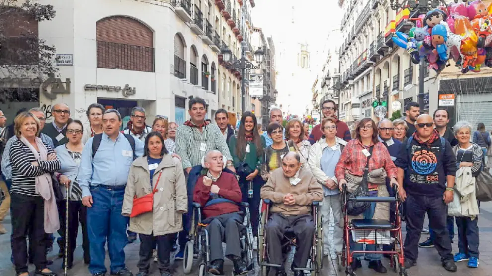 Tutelados y voluntarios en una de las actividades de la Fundación Tutelar Aragonesa Luis de Azúa.