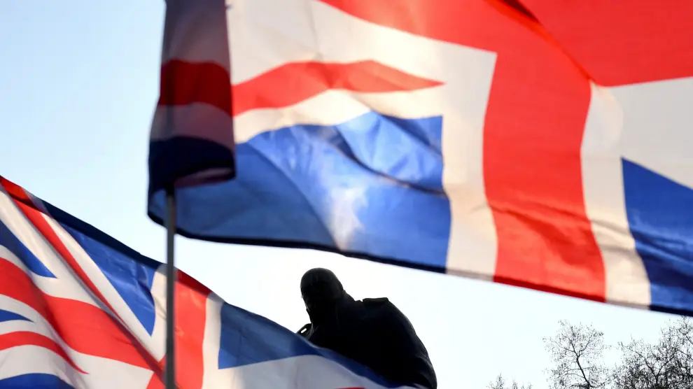 British flags fly near the Winston Churchill statue outside the Houses of Parliament during a pro-Brexit protest in London, Britain, March 29, 2019. REUTERS/Dylan Martinez [[[REUTERS VOCENTO]]] BRITAIN-EU/MARCH