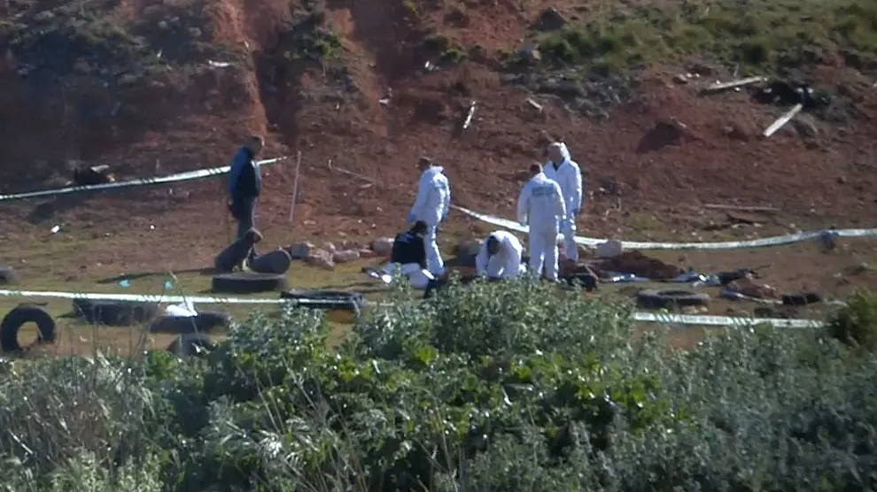 La policía científica investiga el lugar en el que ha sido hallado el cadáver de la joven desaparecida en Vinaroz.