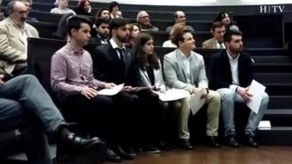 La institución académica ha reconocido la vida educativa y social de algunos de sus estudiantes en un acto celebrado este lunes en el Paraninfo de la Universidad de Zaragoza.