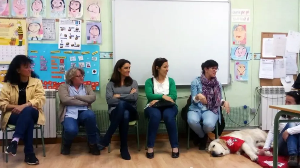 Perros en el aula para aprender a leer
