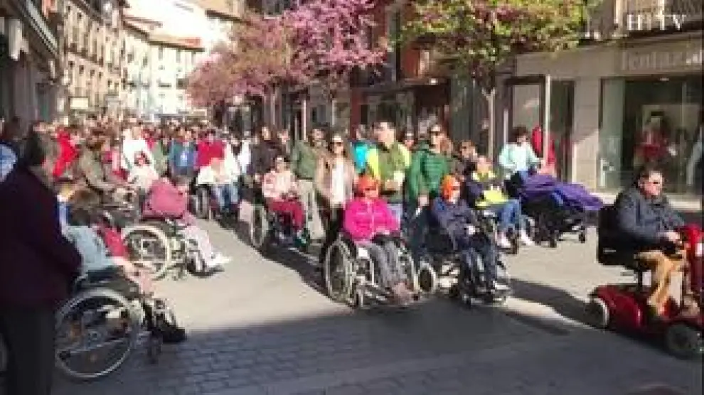 1.800 escolares han participado este viernes en Huesca en una marcha de apoyo a las personas con discapacidad.