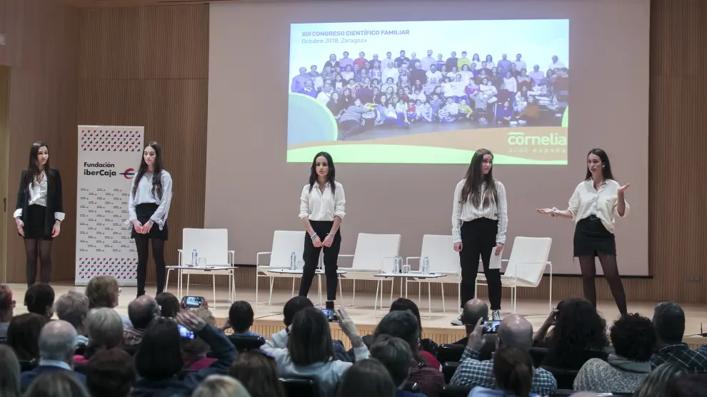 Acto organizado por alumnas del colegio Juan de Lanuza en el Patio de la Infanta.