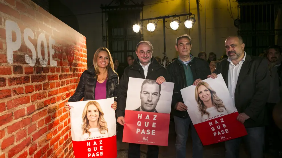 Pegada de carteles del PSOE aragonés