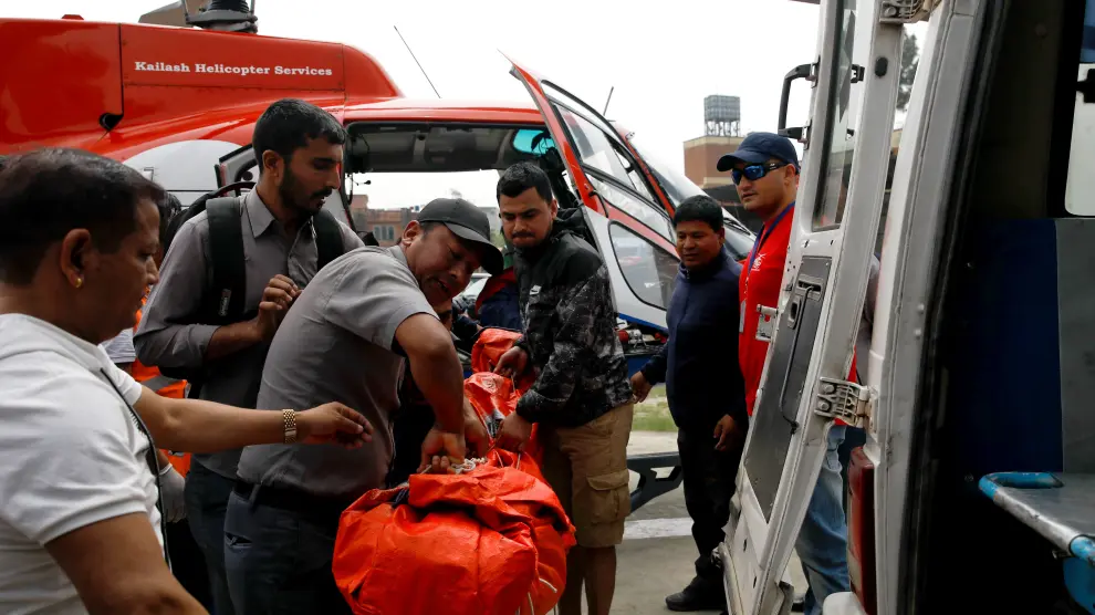 Al menos tres muertos en un accidente de avión en Lukla (Nepal).