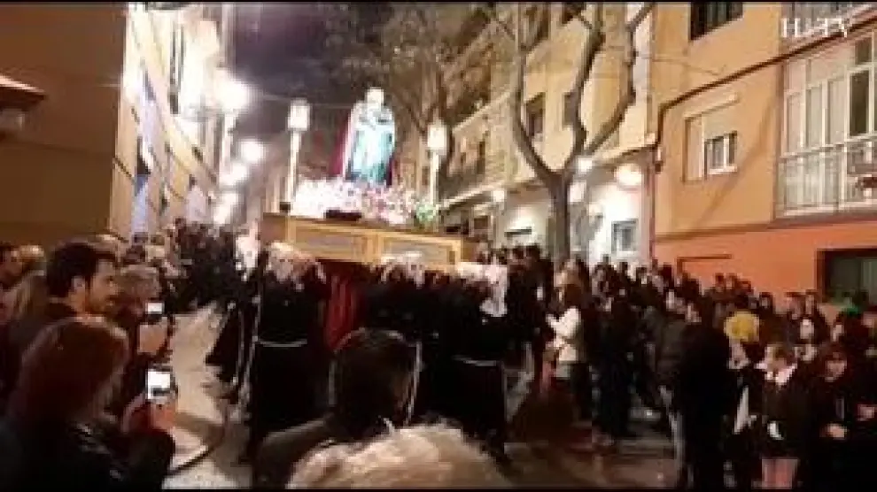 Heraldo TV les muestra los mejores momentos de las procesiones de este domingo en Huesca, como el protagonizado en la plaza de la catedral, donde el Cristo de los Gitanos fue recibido con una saeta.