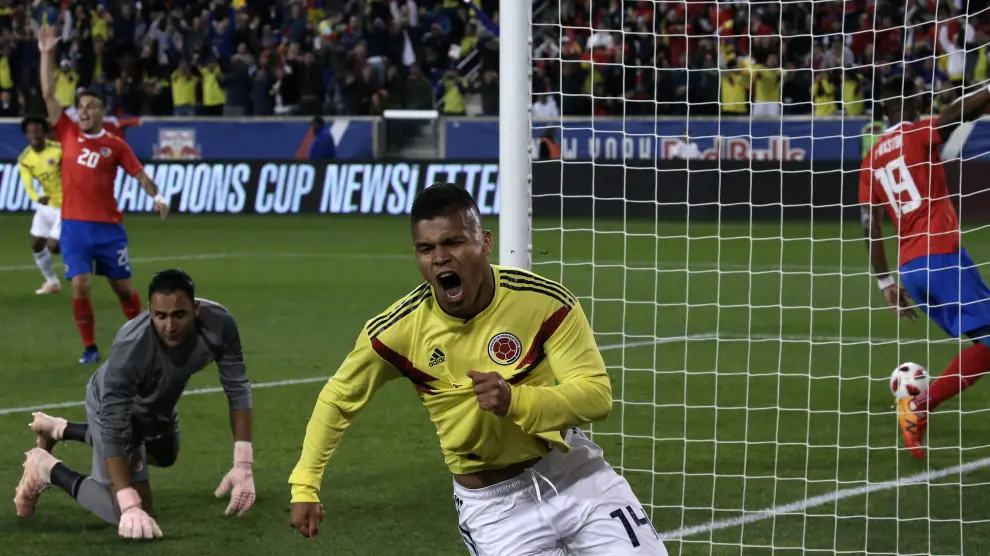 Cucho celebra un gol marcado a Costa Rica con la selección absoluta.