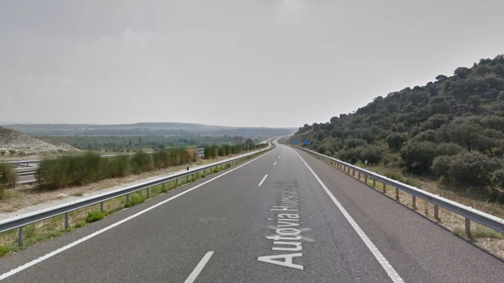 El accidente se ha producido en la autovía A-22, a su paso por el municipio oscense de Castejón del Puente.