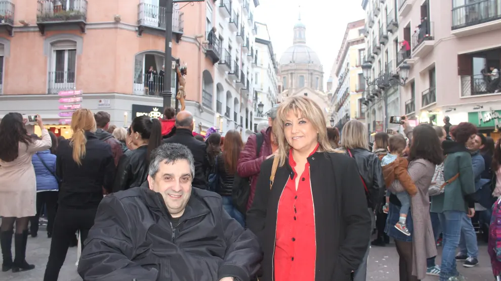 Manuel y Ana, vecinos de Garrapinillos, asistieron también este Viernes Santo a la procesión.
