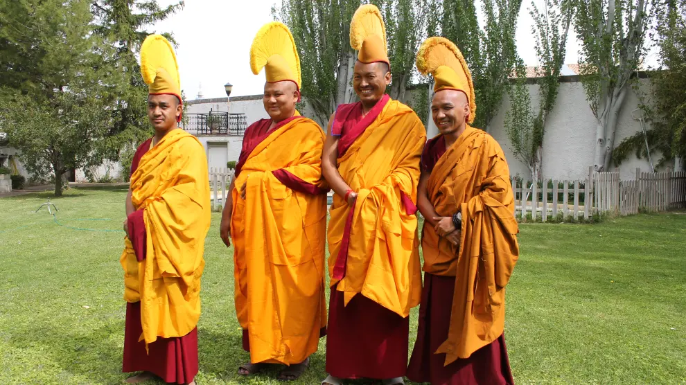 monjes budistas tibetanos