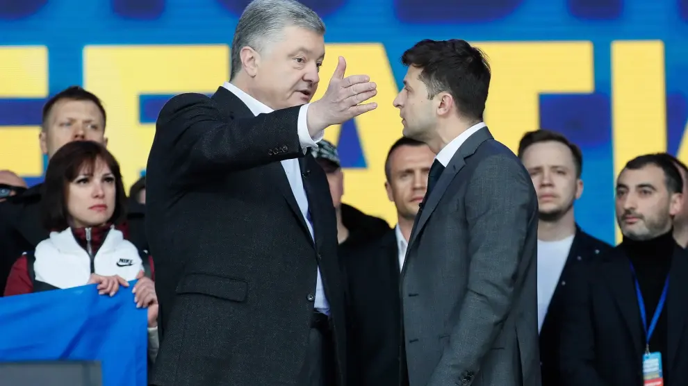 Petró Poroshenko junto a Vladímir Zelenski.