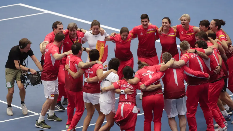 El equipo español celebra su victoria.