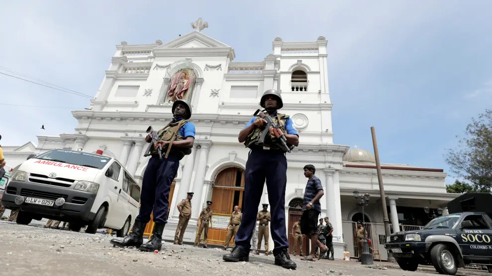 Al menos 100 personas han muerto en seis explosiones que se han producido en la ciudad de Colombo