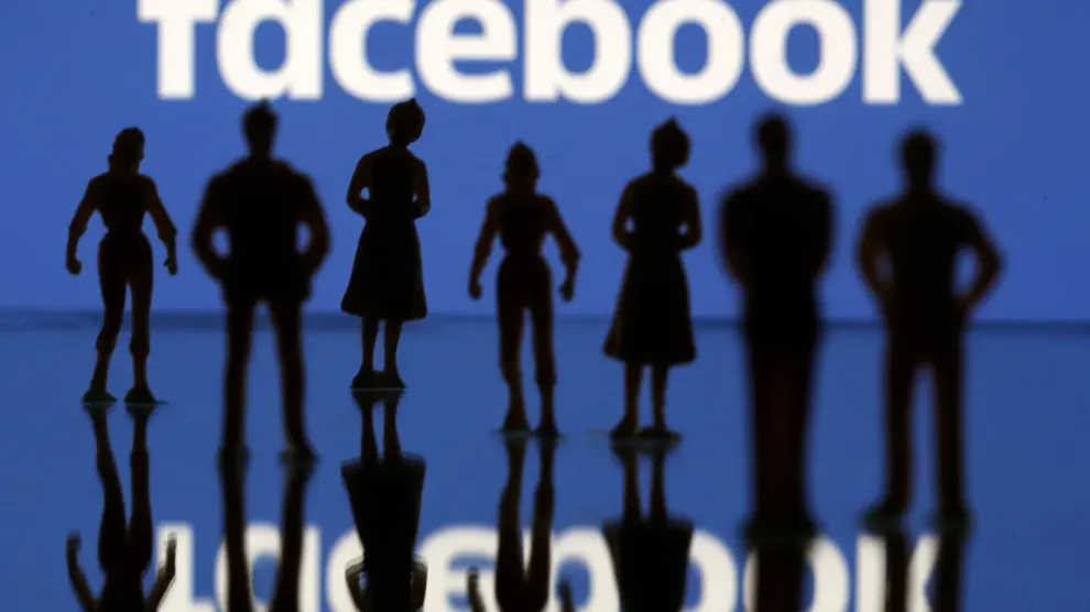 FILE PHOTO: Small toy figures are seen in front of Facebook logo in this illustration picture, April 8, 2019. REUTERS/Dado Ruvic//File Photo [[[REUTERS VOCENTO]]] FACEBOOK-CYBER