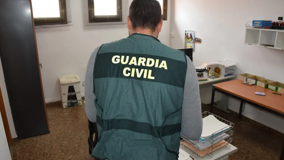Las personas detenidas han sido puestas a disposición del Juzgado de Primera Instancia e Instrucción número 1 de Calamocha, que ha decretado el ingreso en prisión para uno de ellos y de la Fiscalía de Menores de Teruel.