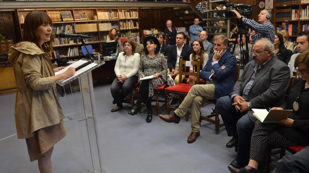 María Ángeles Naval coordina un gran congreso sobre la novela en España.