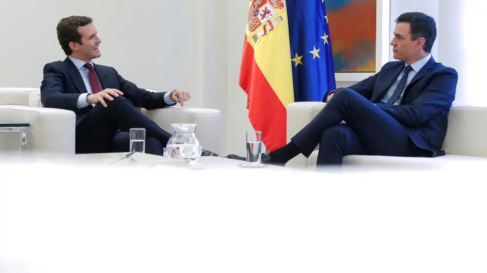 Reunión de Pedro Sánchez y Pablo Casado en la Moncloa.