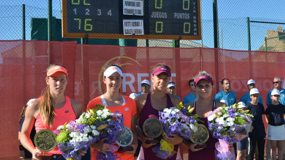 Las ganadoras y las subcampeonas de la final de dobles del Torneo Internacional Conchita Martínez.